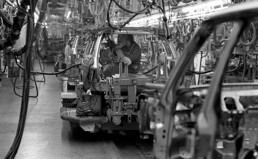 Autoproduktion im Daimler-Werk 1982, Foto: Peter F. Meyer