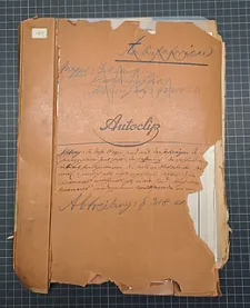 Sammelmappe von Dr. Julius Moses zum Paragraphen 218: Beschädigt, übersäuert und extrem brüchig. Foto: Staatsarchiv Bremen