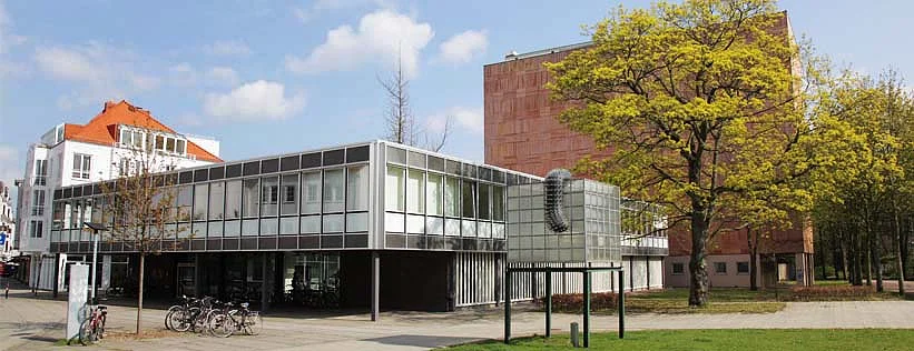 Die Abbildung zeigt die Außenansicht des Staatsarchivs Bremen.