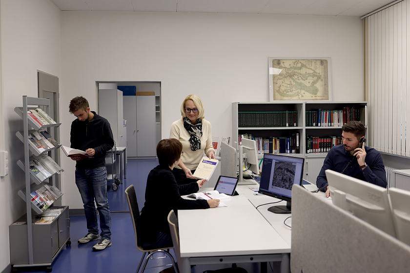 Blick in den Lesesaal des Staatsarchivs Bremen