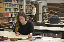 Abbildung: Der Lesesaal des Staatsarchivs