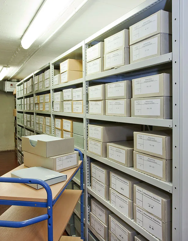 Blick in das Magazin, 2012, Foto: Joachim Koetzle