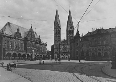Bremen, Marktplatz mit Rathaus, St.-Petri-Dom und Neue Börse, um 1910, Foto: Rudolph Stickelmann
