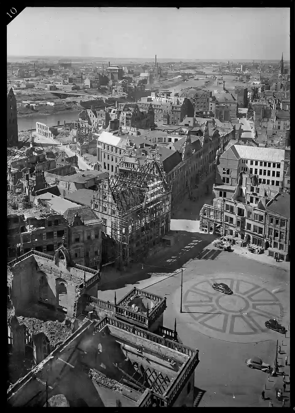 Marktplatz, Blick von St.-Petri-Dom, Juli/August 1947
