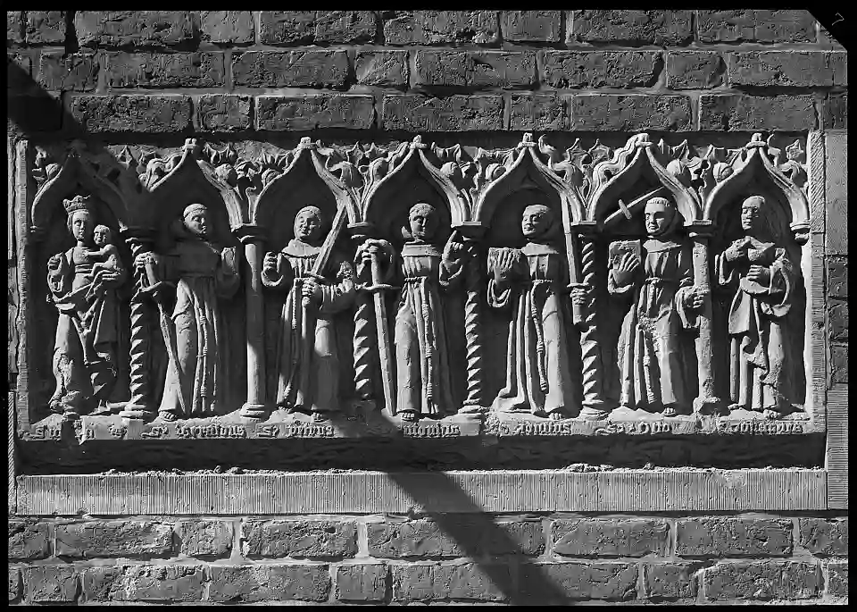 Am Markt 9, Relief unter den Arkaden zur Obernstra&szlig;e