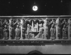 St.-Petri-Dom, Relief Der heilige Willehad und Kaiser Karl am Orgellettner