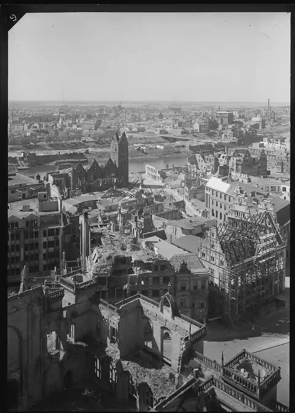 Blick Turm des St.-Petri-Doms Richtung Sch&uuml;tting, B&ouml;ttcherstra&szlig;e und St.-Martini-Kirche