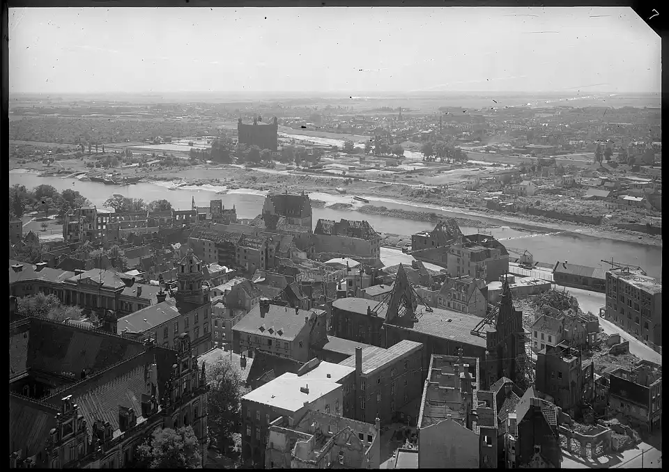 Blick vom Turm des St.-Petri-Doms Richtung Schnoor und Stadtwerder, Wasserkunst/Wasserwerk