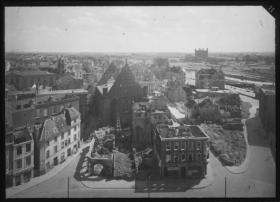 Blick von Baumwollb&ouml;rse Richtung Schnoor, St.-Johannis-Kirche, hinten Wasserkunst/Wasserwerk