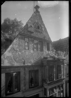 Schnoor 9, Giebel mit Sonnenuhr