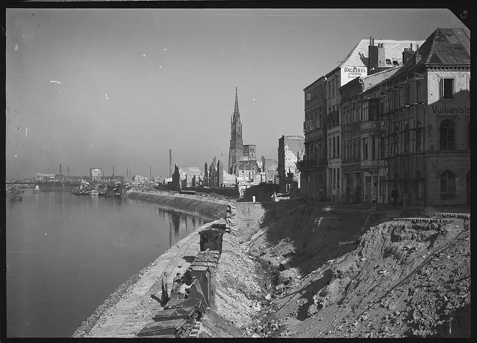 Stephaniviertel, St.-Stephani-Kirche, Hinter der Mauer