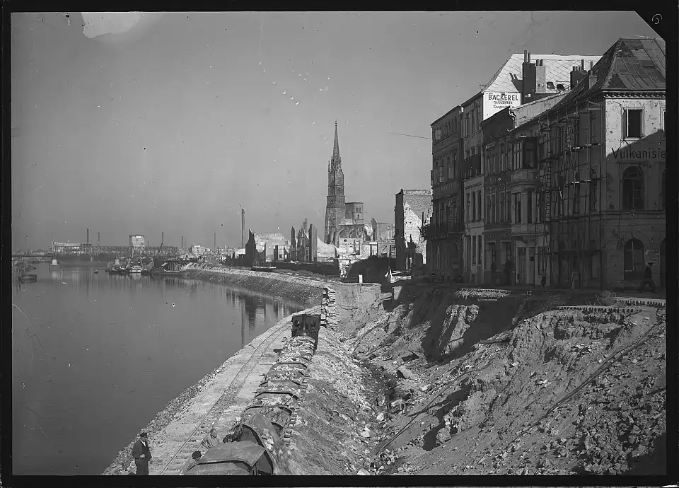 Stephaniviertel, St.-Stephani-Kirche, Hinter der Mauer