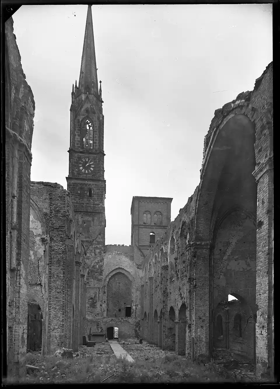 Stephaniviertel, St.-Stephani-Kirche, Innenraum, Juli/August 1947