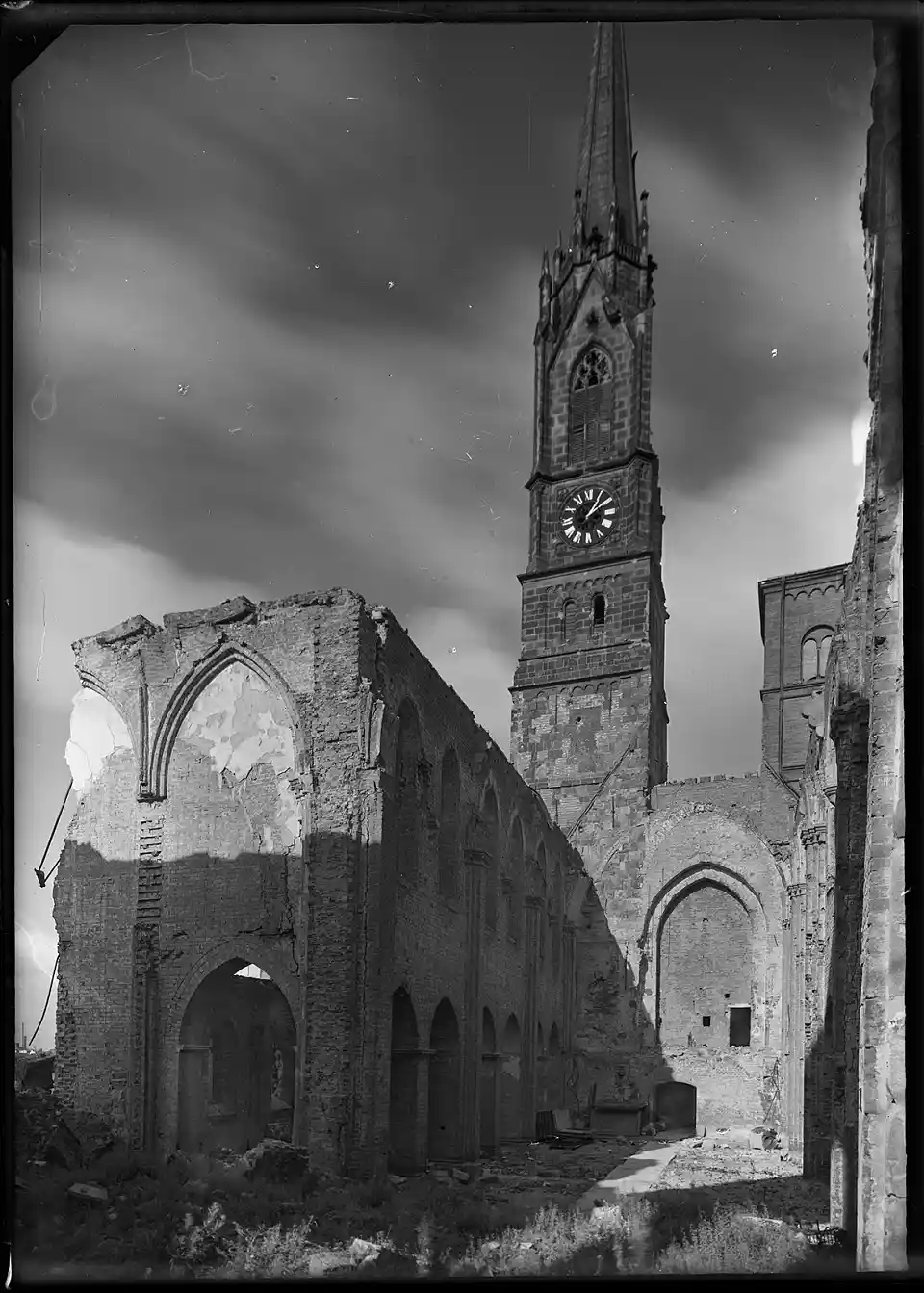 Stephaniviertel, St.-Stephani-Kirche, Innenraum, Juli/August 1947
