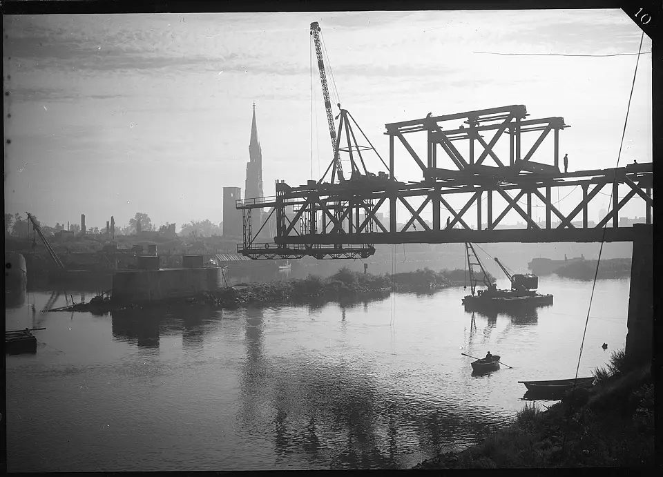 Bau Stephanibr&uuml;cke, Blick Richtung St.-Stephani-Kirche, Juli/August 1947