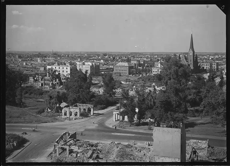 Ansgaritor, Blick Richtung Michaeliskirche
