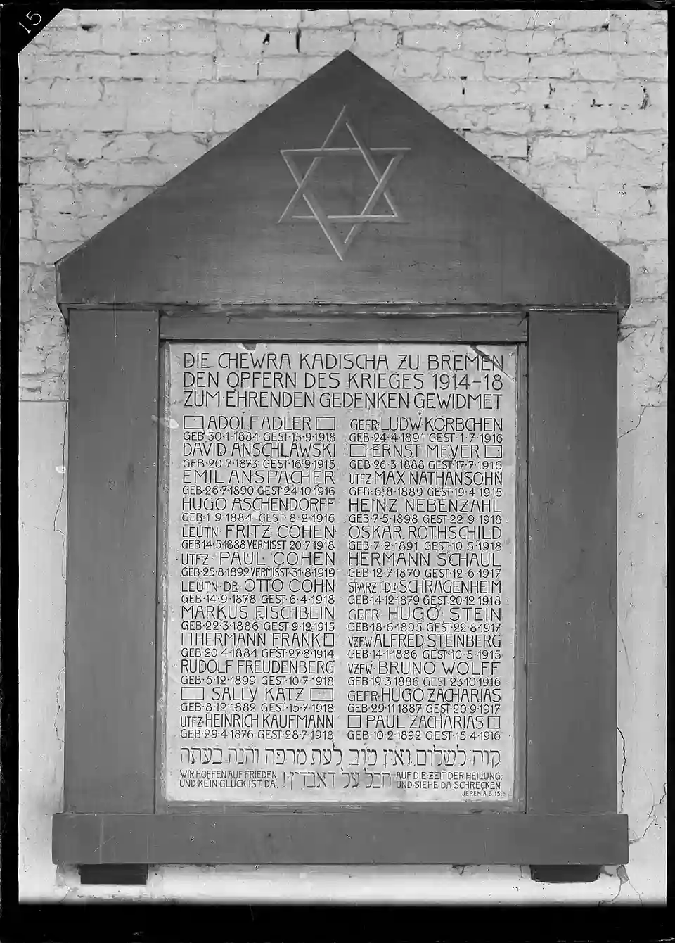 Gedenktafel in der Kapelle des j&uuml;dischen Friedhofs Hastedt, Die Chewra Kadischa [j&uuml;dische Beerdigungsgesellschaft] zu Bremen, den Opfern des Krieges 1914-1918 zum ehrenden Gedenken gewidmet