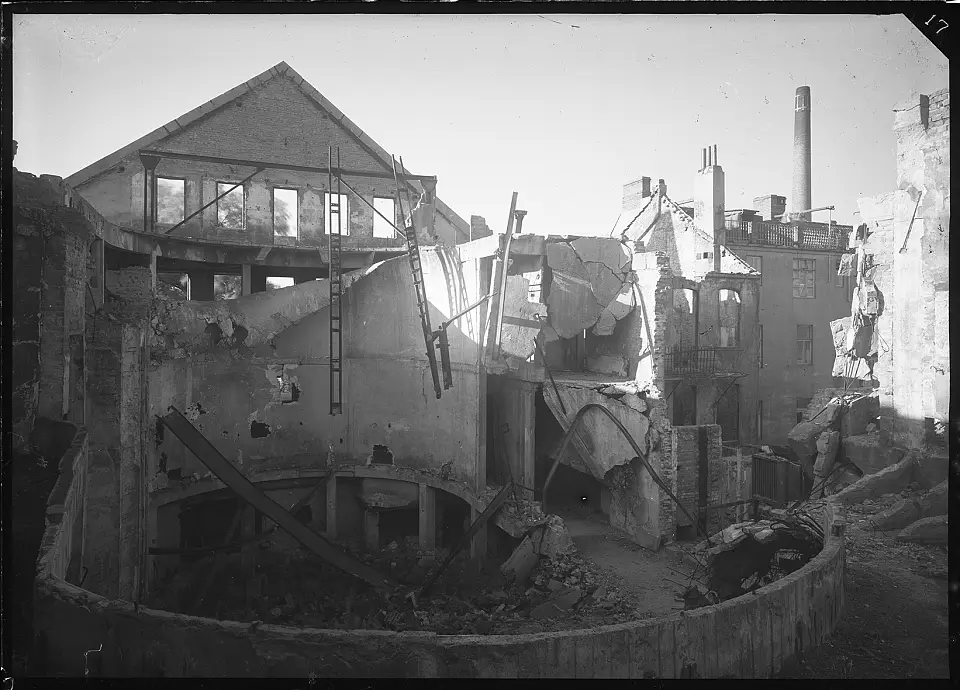 Neustadtswall, Modernes Theater