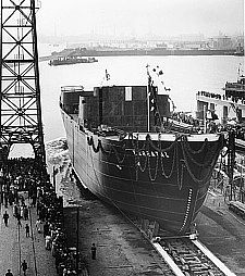 Stapellauf des Frachters Werra auf der Bremer Vulkan Werft.